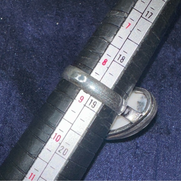 White Buffalo Turquoise heart vintage ring - Picture 8 of 11